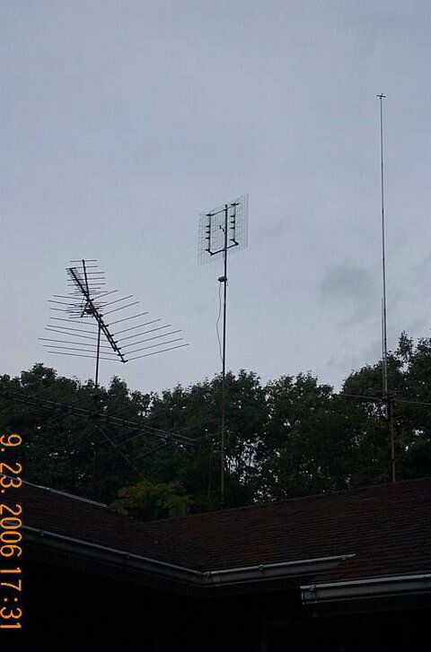 New CM4228 UHF Antenna with Preamp 1 9-23-06.jpg