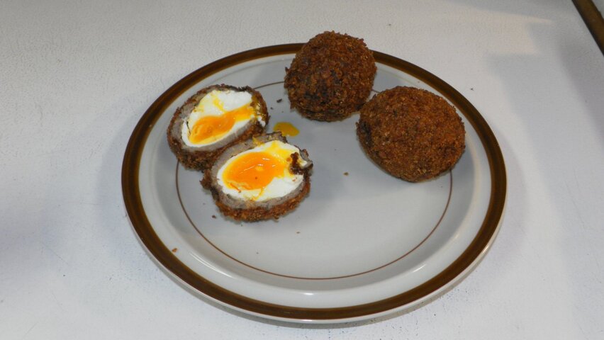 ScotchEggs 005.JPG