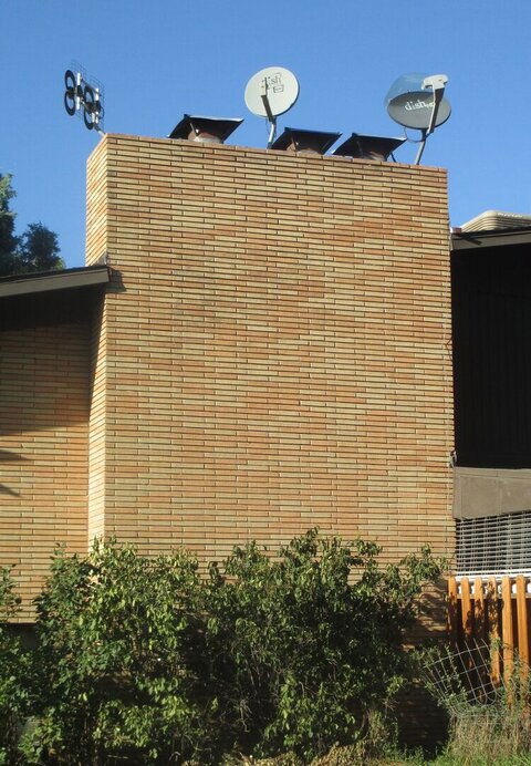 DishesCroppedTower0918.JPG