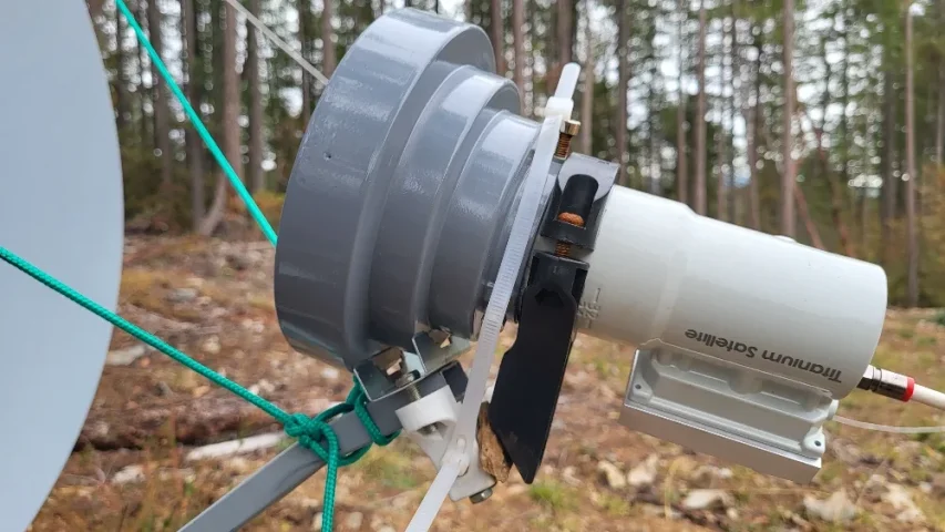 Cband LNBF on 1m dish.webp Cband LNBF on 1m dish.webp