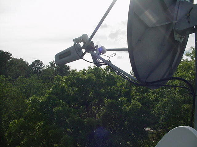 Marsha-Roof-East-Primestar%20LNBF%27s.JPG