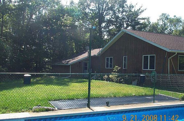 2008 SE Fence with Speakers and Light Pole 1 09-21-08 DCP_2705.jpg