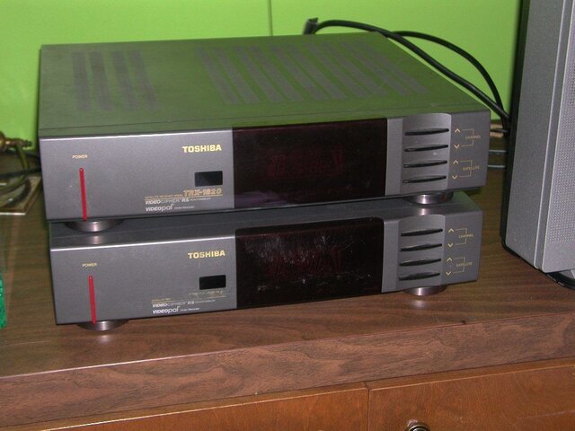 Sat Toshiba TRX-1820 x 2.JPG
