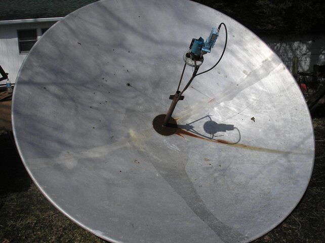 big dish proped up.JPG