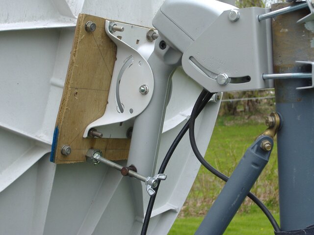 2009_0505DishMount1.JPG