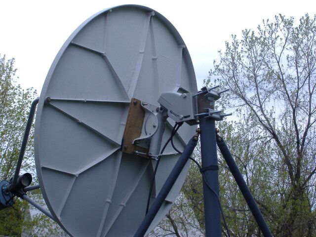 2009_0505DishMount3.JPG