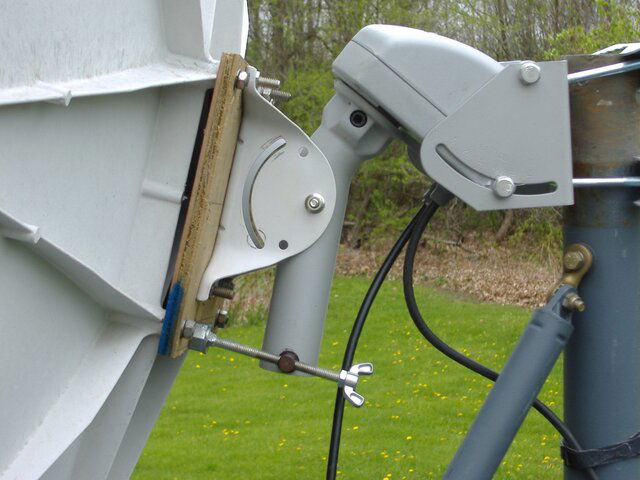 2009_0505DishMount2.JPG