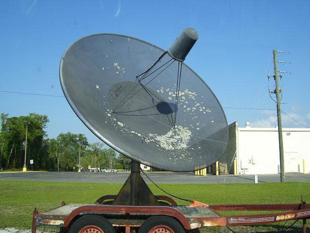 trailerdish%20017.JPG