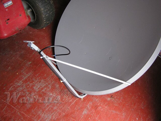 1 meter with new cband LNB mount and supports added.jpg