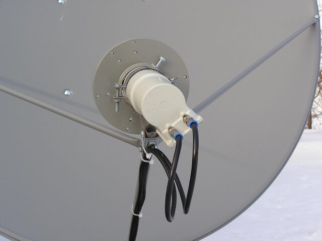 5- Close up of DMX242 orientation on dish.JPG