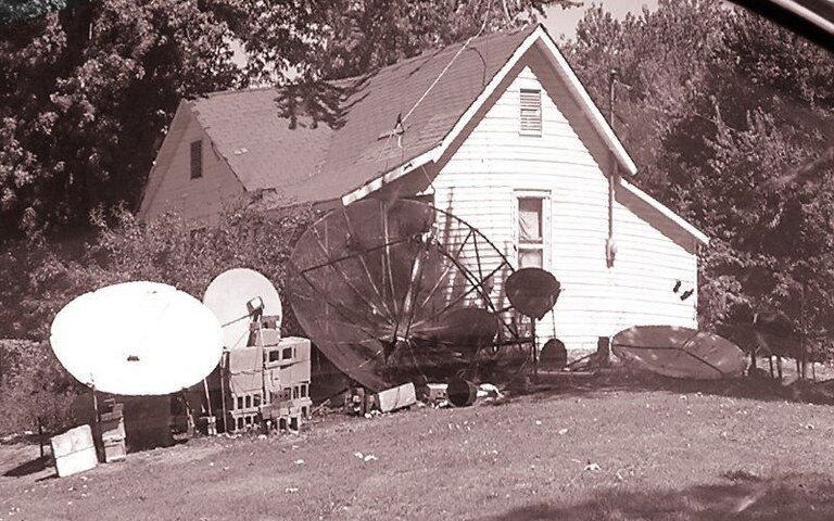 bentsatellitehouse.jpg