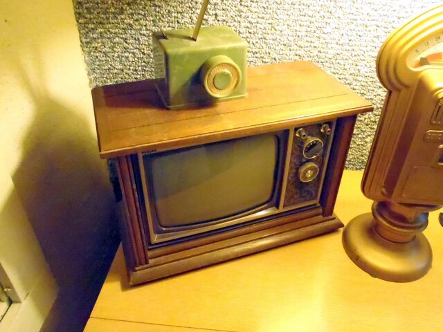 RCA SMALL CONSOLE 2.jpg