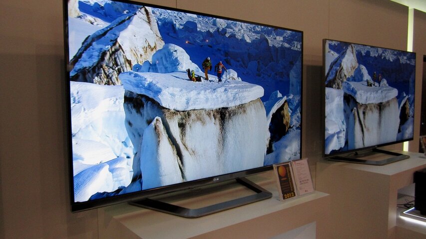 LG PM9700 3D 1.JPG