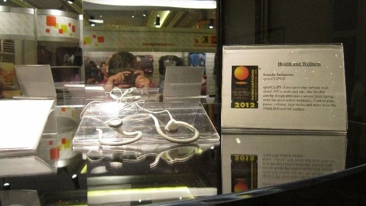 Award Winner -  Scosche earbuds with remote and mic.JPG