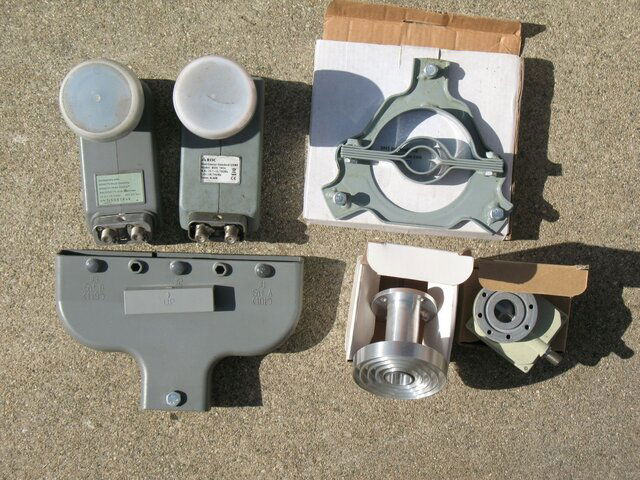 Sat Brex C120 Feed LNB and Adaptor.JPG