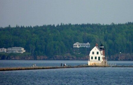 maine-lighthouses-rockland-breakwater-light.jpg