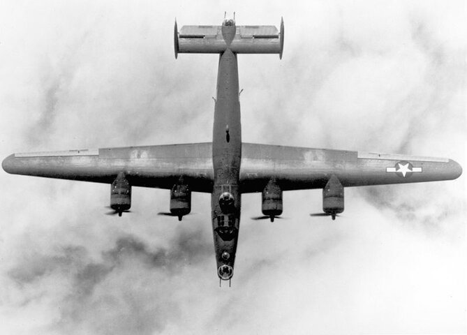 800px-Consolidated_B-24_Liberator_from_above.jpg