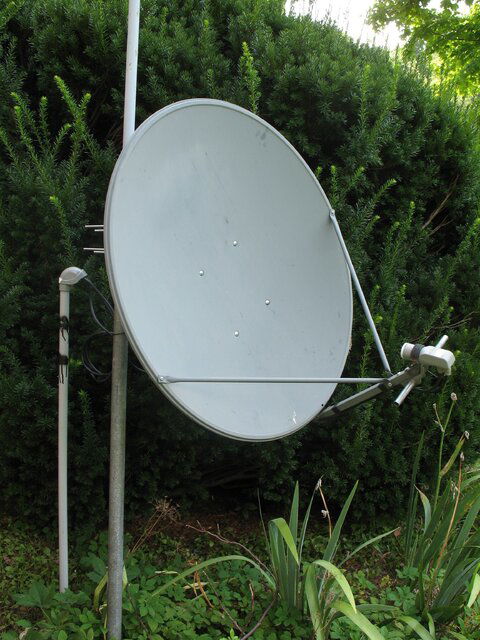 90cm_GeoSatPRO_Dish.JPG