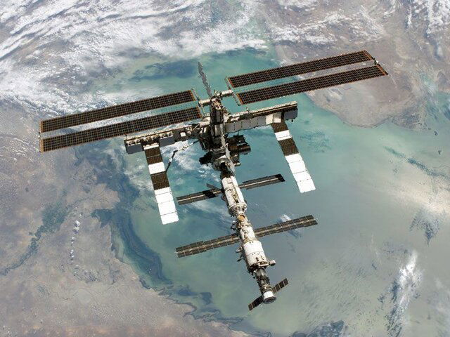 iss2_sts114.jpg