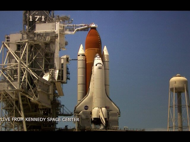 070406 Shuttle Launch 2.jpg