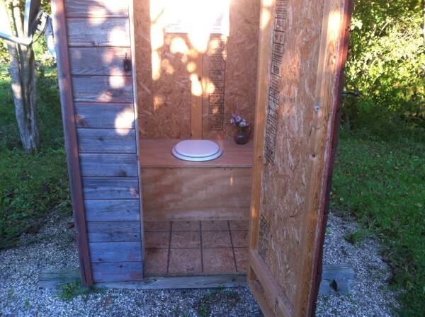 outhouse 5.jpg