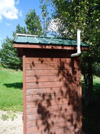 outhouse 2.jpg